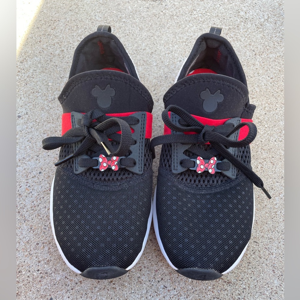 New balance, Minnie mouse walking shoe